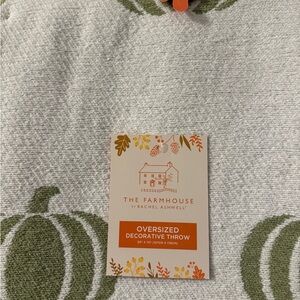 Rachel Ashwell Farmhouse super soft green and white reverse pumpkin throw 50x70